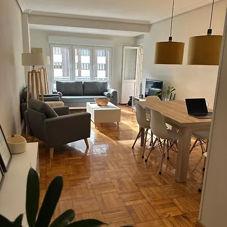 Piso Reformado Centro De アパート オビエド